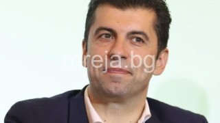 Свитата на Кирил Петков мина през детектора. Какъв е резултатът?