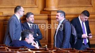 Мрежата ври и кипи след този запис от закрита среща на депутатите от ДБ