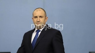 Президентът Румен Радев насрочи парламентарни избори за 2 октомври 2022 г. и назначи служебно правителство