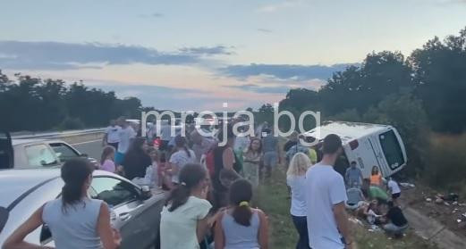 Тежка катастрофа със сръбски автобус с деца на АМ Тракия, има много ранени