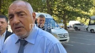 Бойко Борисов размете листите за изборите