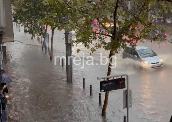 Какво е положението в София след смъртоносната буря?