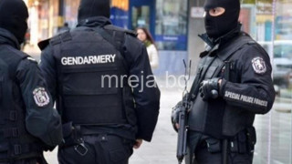 Жандармерията нахлу в къща. Какво се случва?