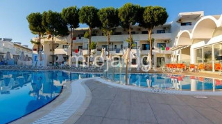 Жесток скандал: Туристите са погнусени от Гърция. Какво следва?