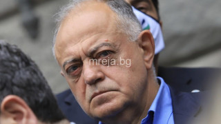 Ген. Атанас Атанасов се сдоби с прозвището Малката Корнелия заради…