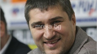 Любо Ганев: Спазвам ананасова диета за перфектно тегло (повече подробности)