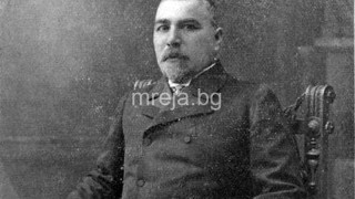 Съпругата на убития премиер Димитър Петков го разобличава в поредица скандални интервюта