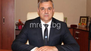 Областният управител на Хасково Минко Ангелов прибирал колосална сума всеки месец за разпънатия чадър