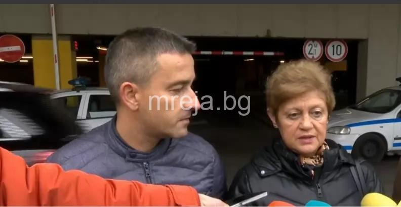 Четирима въоръжени с маски и автомати обраха в 8 ч. сутринта инкасото на "Вип Секюрити" от банкоматите на ОББ и Пощенска банка  в подземията на Ринг Мол