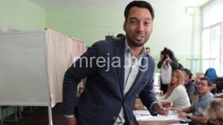 Покровителства ли Борис Бонев бежанската мафия заради секс със сирийски мигранти?