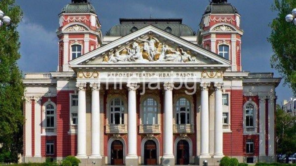 Министър Минеков разпореди проверка на Народния театър