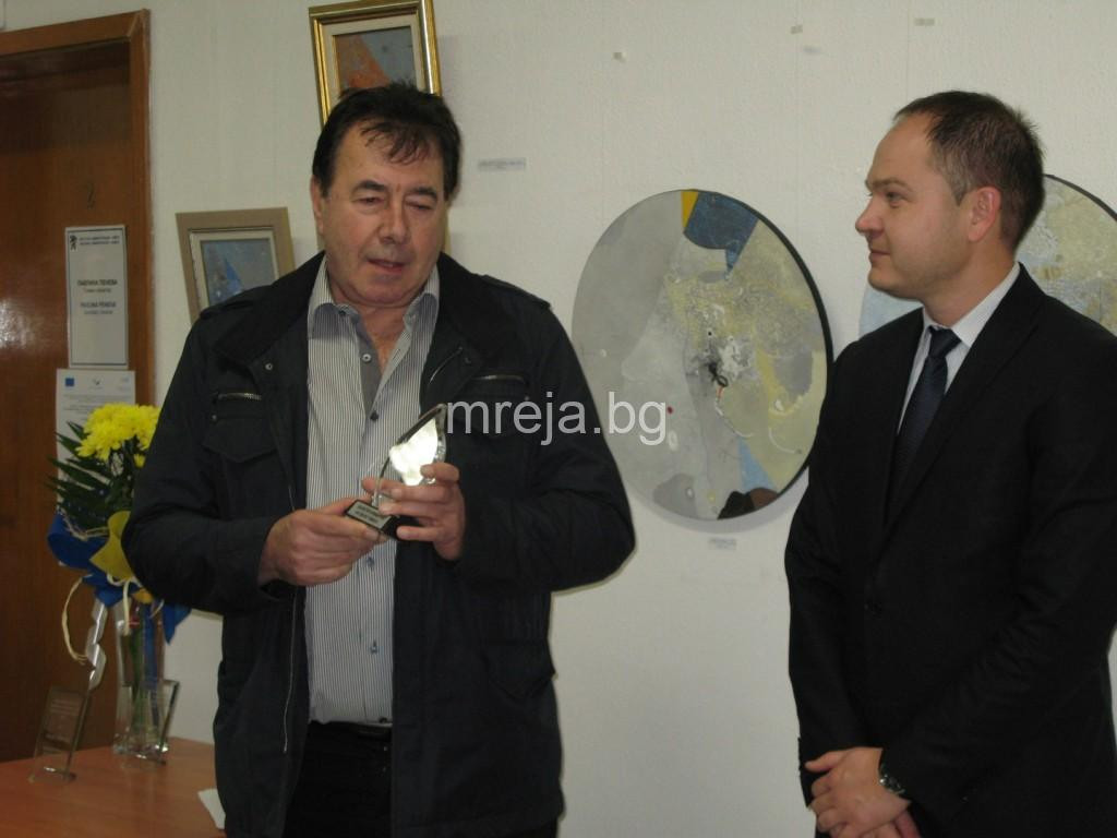 На вниманието на КЗК и КЗП: Мебели "Виденов" въртят грозни измами в интернет! Лъжат потребителите и крадат авторски права на световни фотографи