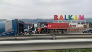Тежка верижна катастрофа в София, има ранени