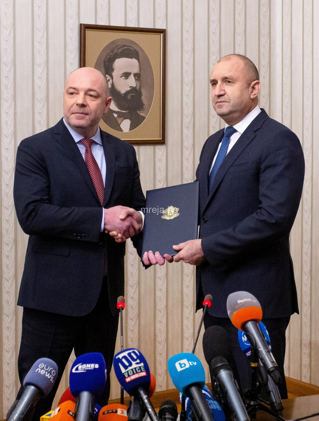 Държавният глава връчи проучвателен мандат за съставяне на правителство на най-голямата парламентарна група в 48-ото Народно събрание