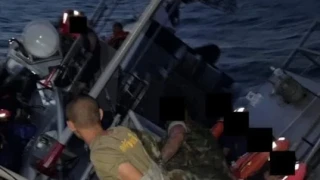 Ужас: Военен кораб потъна, издирват се оцелели (СНИМКИ)