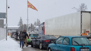 Скандалът нараства. Пребитите от македонски полицаи българи, между които и депутатът Ангел Георгиев, ще бъдат съдени по бързата процедура. На Боровец гневни нашенци трошат коли с македонска регистраци...