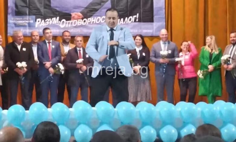 Кандидат за депутат от ДПС изпълни еро*ичен танц пред плаката на Карадайъ