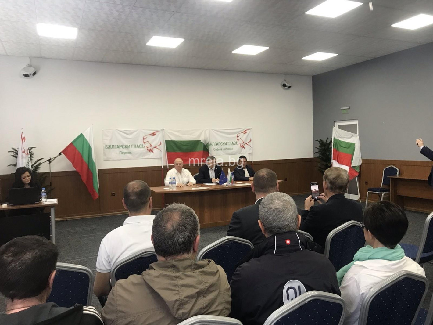 “Български глась” стана първата истински свободна партия. Местните структури сами редят листите