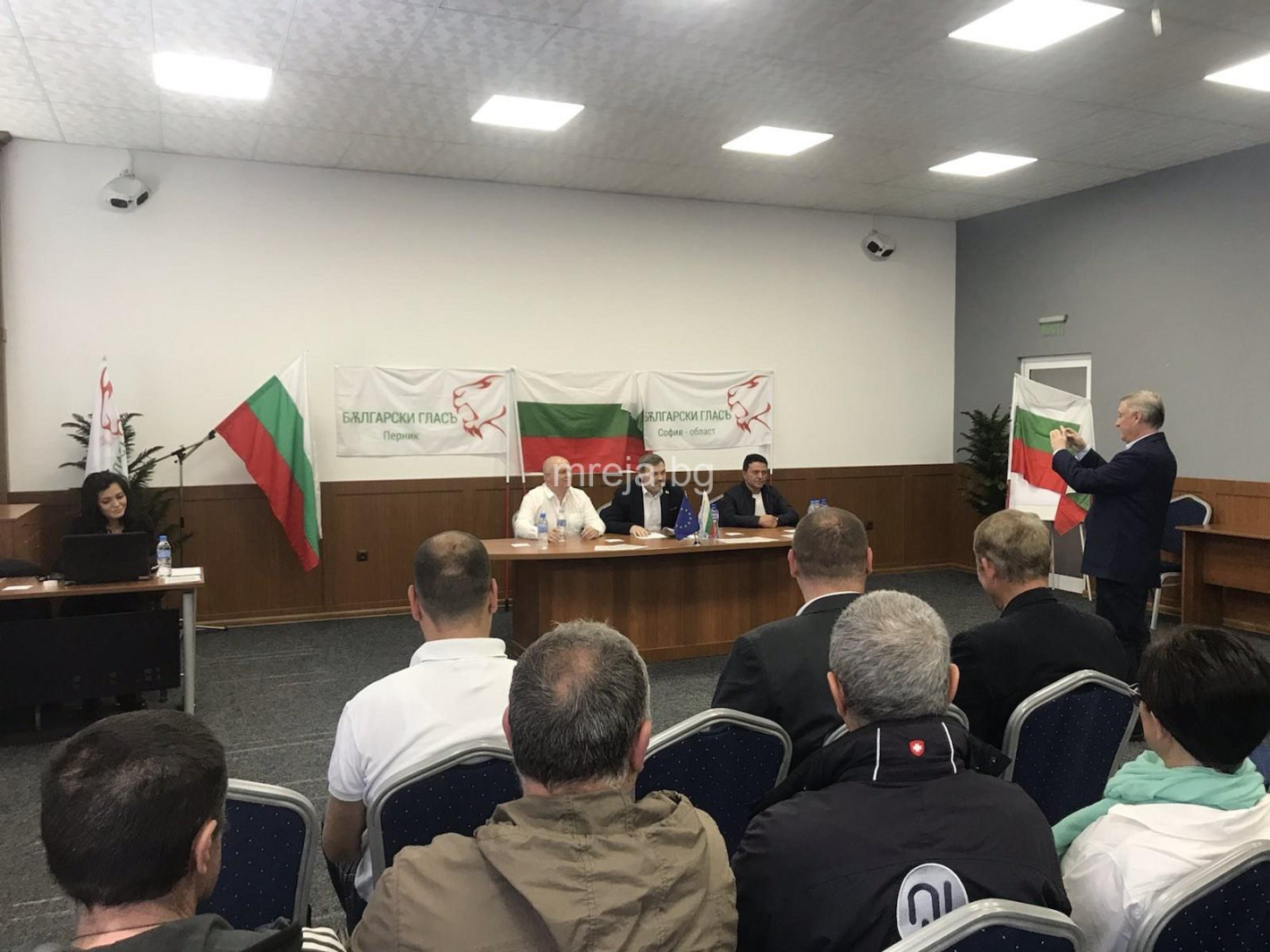 “Български глась” стана първата истински свободна партия. Местните структури сами редят листите