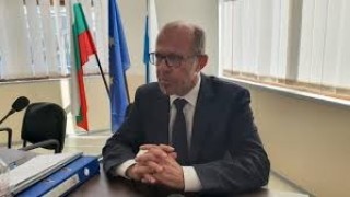 Кметът на Приморско Димитър Германов си оплете нещата така, че да „векува“ на кметския стол