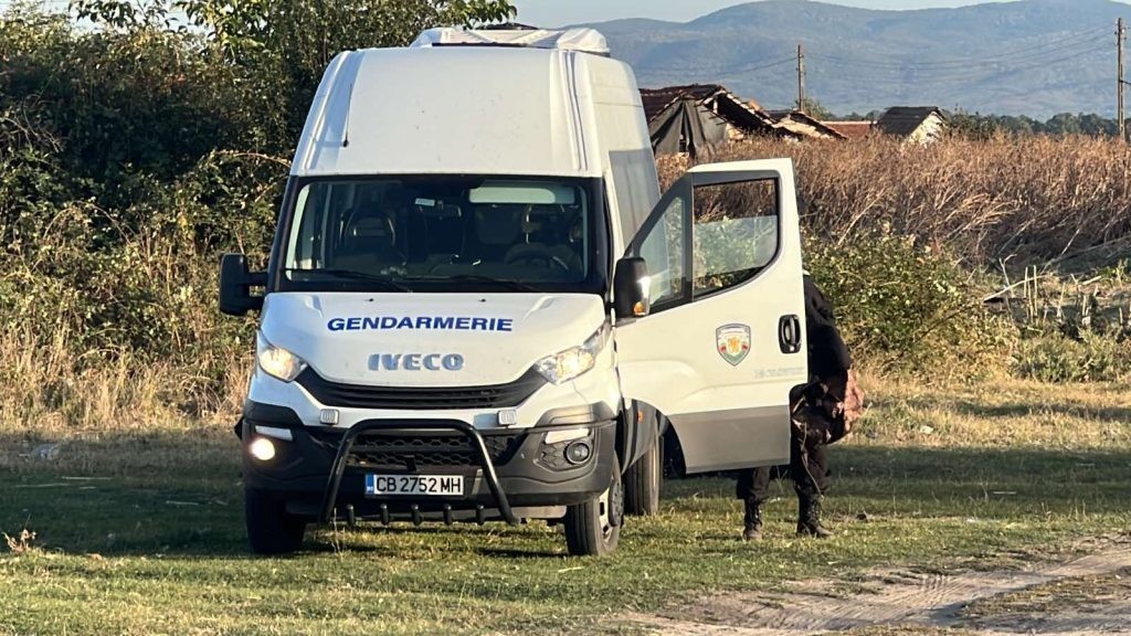 УЖАС: Полицай бере душа в болница след зловещо нападение