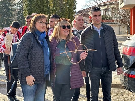 Нинова си прави кампания за нов мандат като се гаври с Иван Таков и съветниците в София