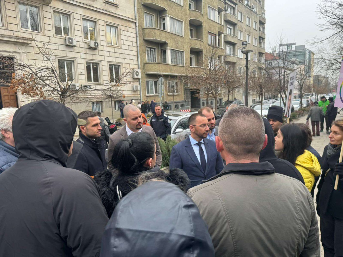 Общински съветници подкрепиха протеста срещу кмет на Бонев пред Столична община