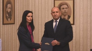 Мария Габриел представи кабинет пред Радев - вижте имената на министрите (ВИДЕО)