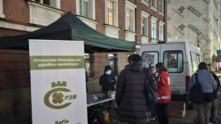 Скандал! Протежето на “Промяната” в столичното РЗИ Румяна Янева лобира кои фирми да хранят децата в София. Колко кеш ще отиде в джоба на Киро и Асен?