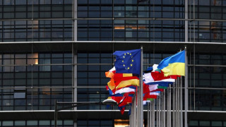 Има ли конфликт на интереси: Евродепутати печелят милиони от работа в лобистки групи и компании