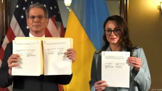 Надежда или капан: Какво носи на Украйна сделката със САЩ?
