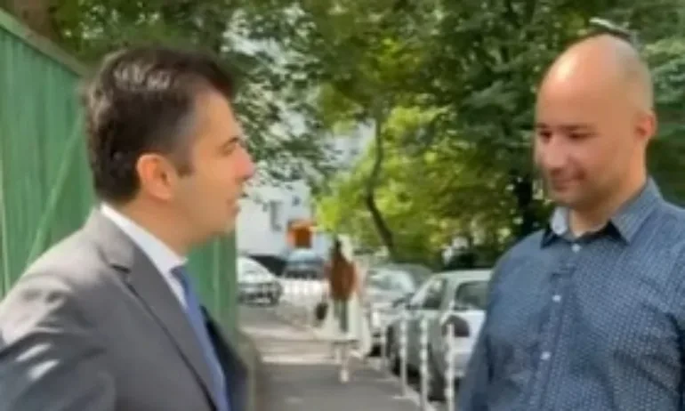 Кирил Петков рекламира кмет, направил съмнителна обществена поръчка на стойност 9 млн. лева