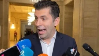 Кьорфишеци за пред хората: Петков подал оставка.., но започва да обикаля страната…