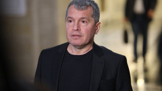 Позор на позорището! А колко получава Тошко и всички наши „народни любимци“… ? Между 13 и 18 хиляди… на месец!