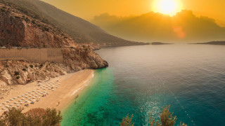 Какво ни води към морето? Историята на плажа – от древността до днес