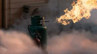 Четирима са с опасност за живота след взрив на газова бутилка в Добрич