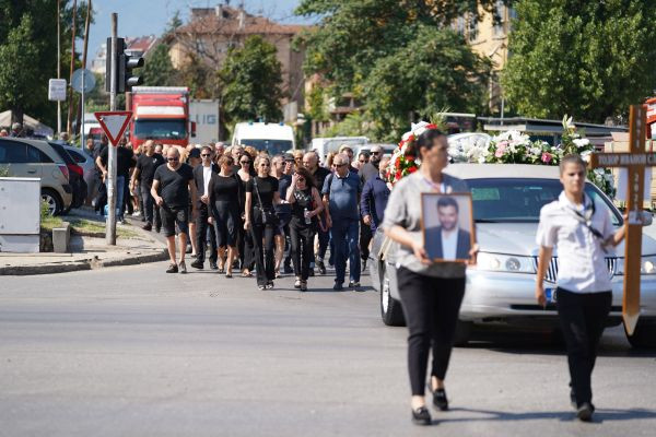 Ексклузивно в mreja.bg: In Memoriam! Простихме се с Тодор Славков – една легенда между две епохи