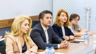 Министерството на туризма събра туроператорите, КЗП и Министерството на икономиката и индустрията заради обозначаването на цените и в евро