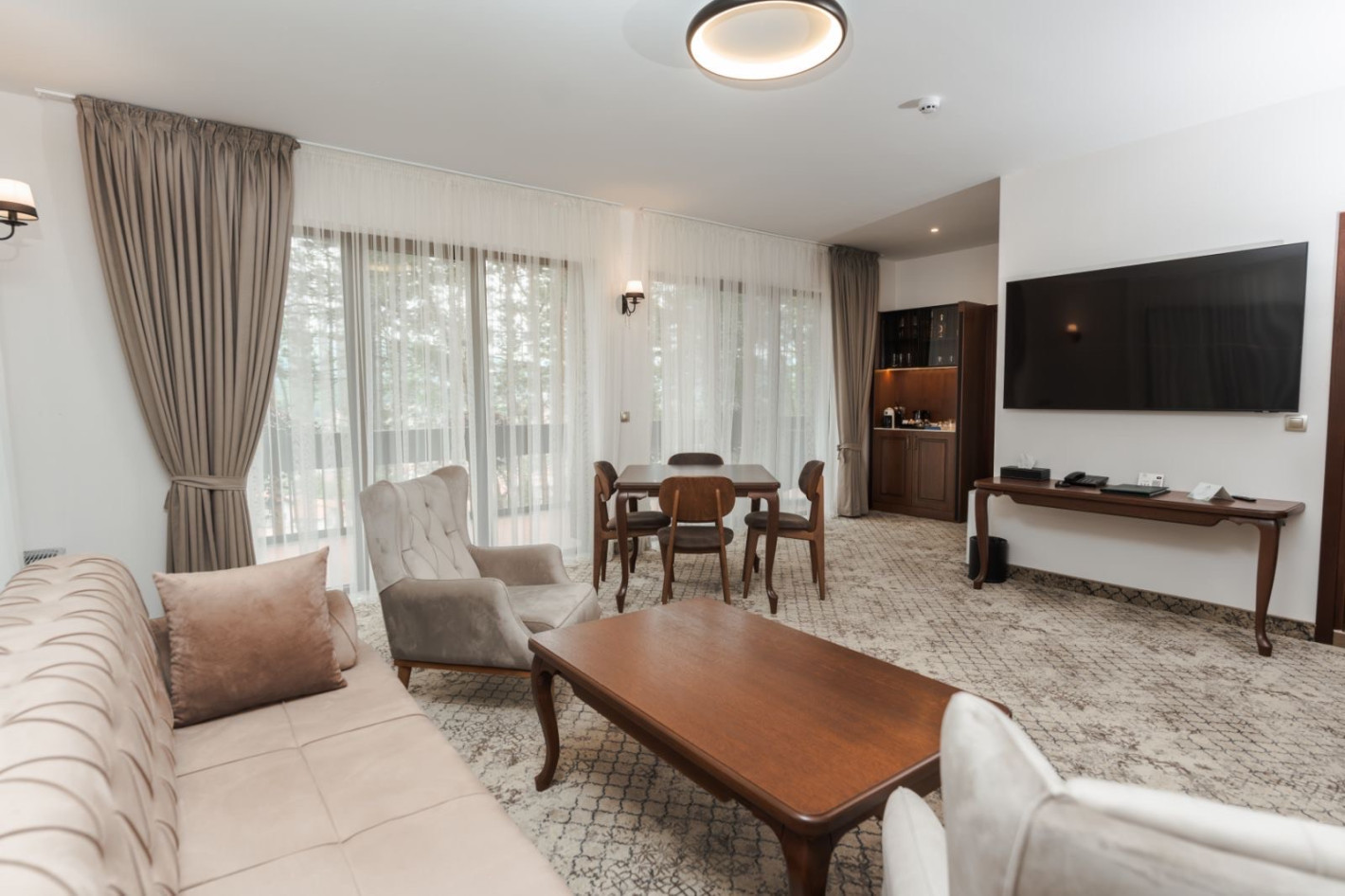 Ексклузивно! Васил Петров открива луксозно реновирания Maxi Park Hotel & SPA Велинград