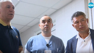 Стоичков и Балъков посетиха детската клиника към Националната кардиологична болница