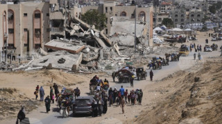 Палестинци са били убити, докато чакат за хуманитарна помощ в ивицата Газа