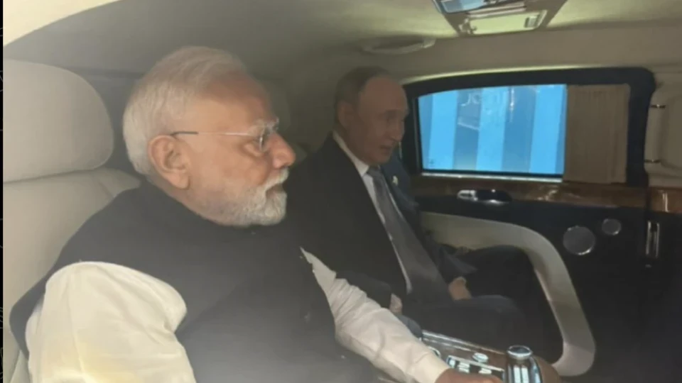 Путин разговаря с Моди в необичаен формат: Двамата прекараха близо 50 минути в лимузината „Аурус“ на руския лидер