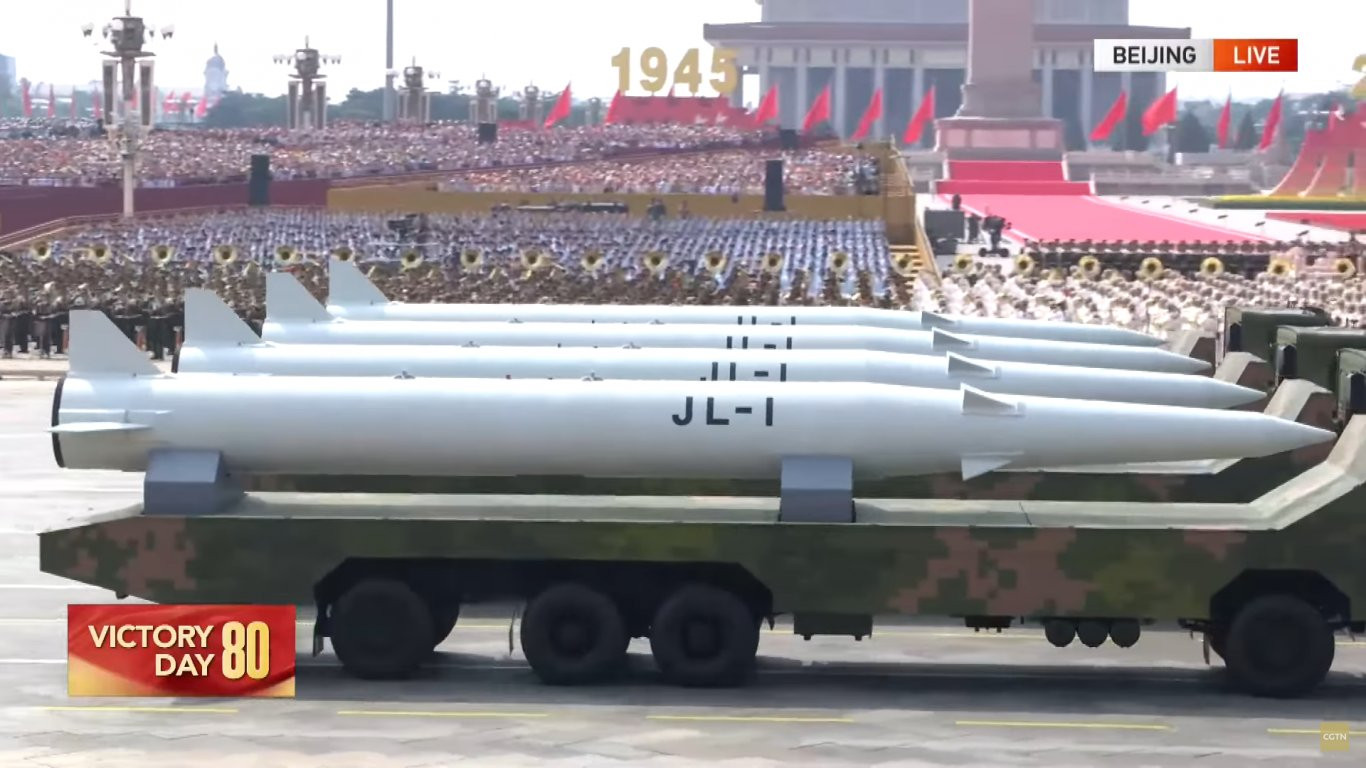 Китай се готви за война: Мощните оръжия, които видяхме днес