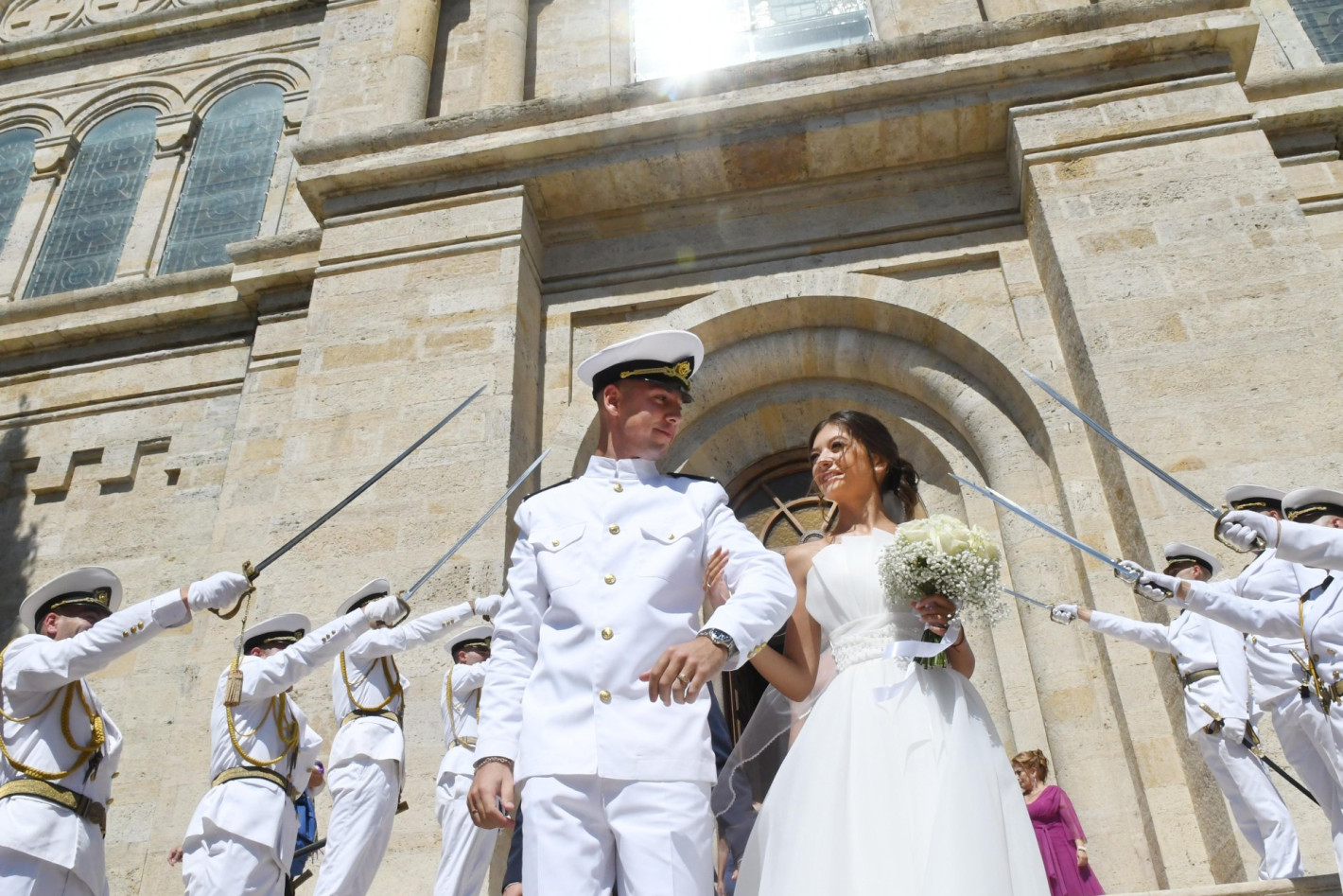 Военноморска сватба се превърна в атракция във Варна (снимки)