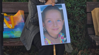 Линейките за Сияна и дядо и, са се бавили около час, признаха през сълзи шофьорите им в съда