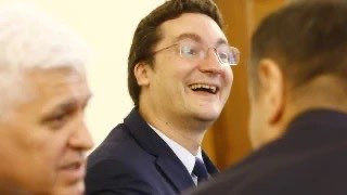 Срам няма! Внукът на ДС-генерал Кацамунски - Крум Зарков, с евтиния апартамент на "Дондуков", пак изпълзя на екран