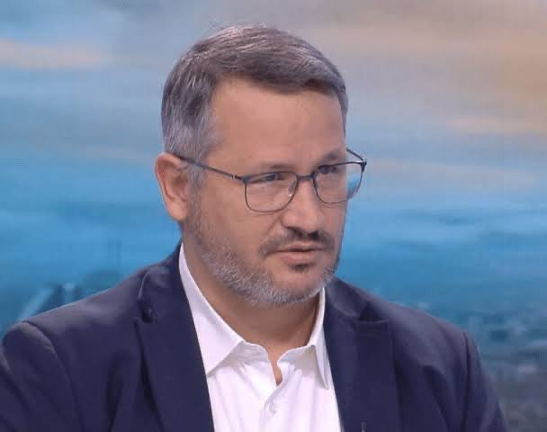 СКАНДАЛ! Иван Христанов крие минало на лихвар. Гази с кола от НСО