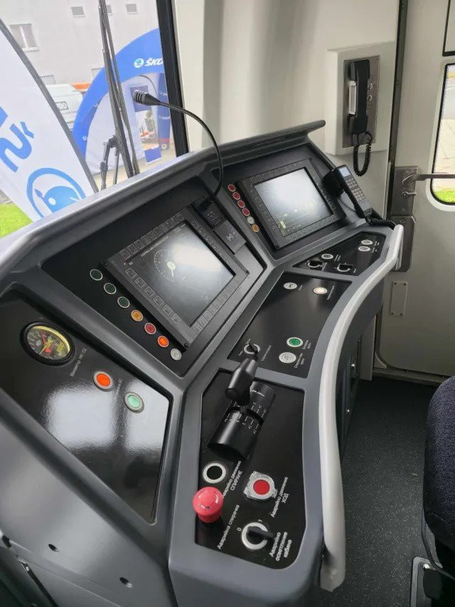 "Шкода" показа новите софийски метровлакове за 66 милиона евро (видео/снимки)