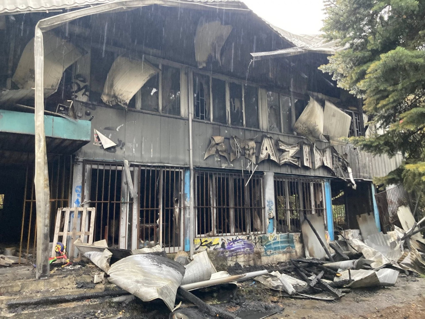 В изгорялата сграда в "Гоце Делчев" преди 19 години беше убит наркобос