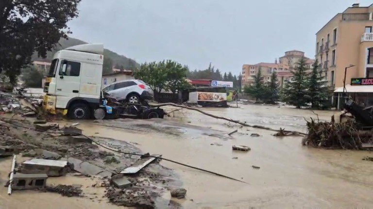 БЕЗХАБЕРИЕ! Над 20 години държавата не е почистила деретата, предизвикали водното бедствие на “Елените”